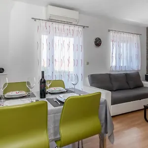 apartman-dario.primorje-gorskikotar.com/
